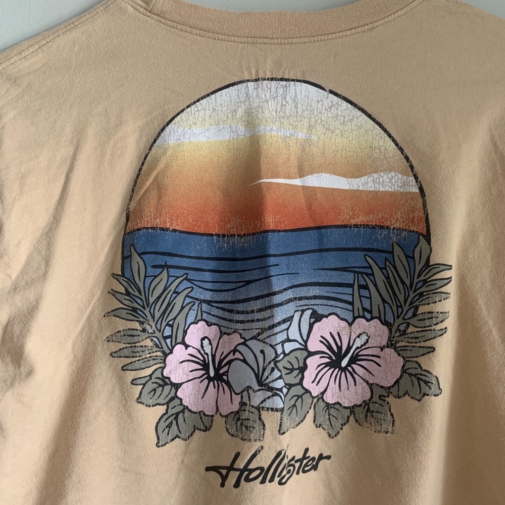 Hollister Cropped Graphic Long Sleeve T-shirt - Picture 4 of 4